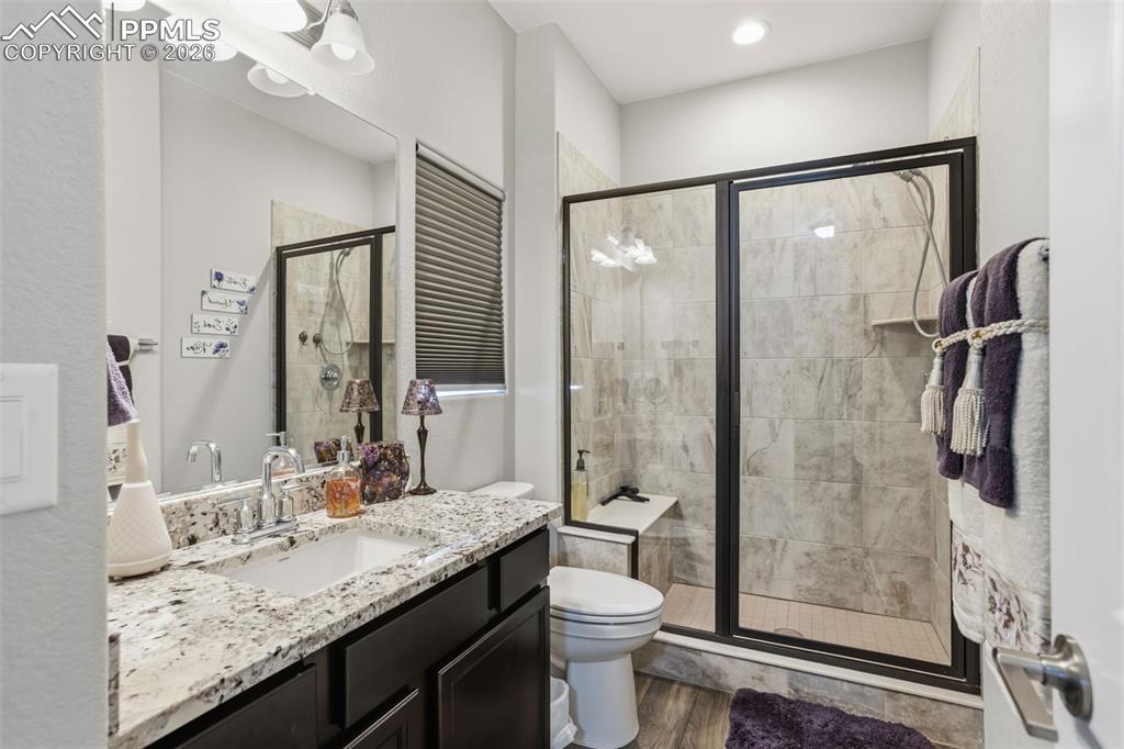 Image 22 of 41: Bathroom