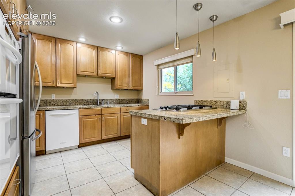 Image 7 of 37: Kitchen