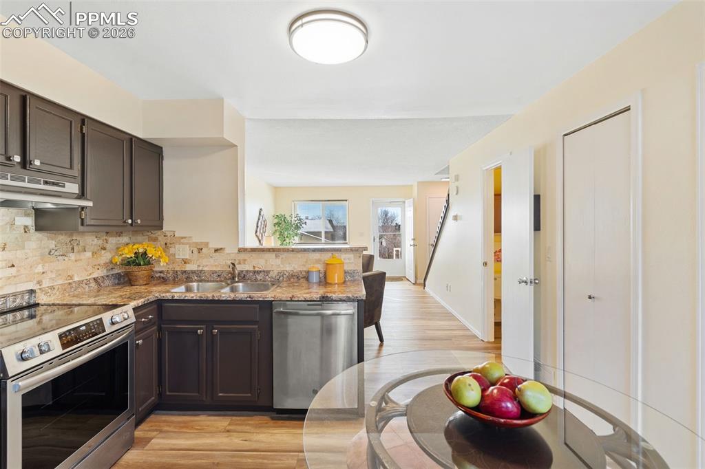 Image 10 of 26: Kitchen