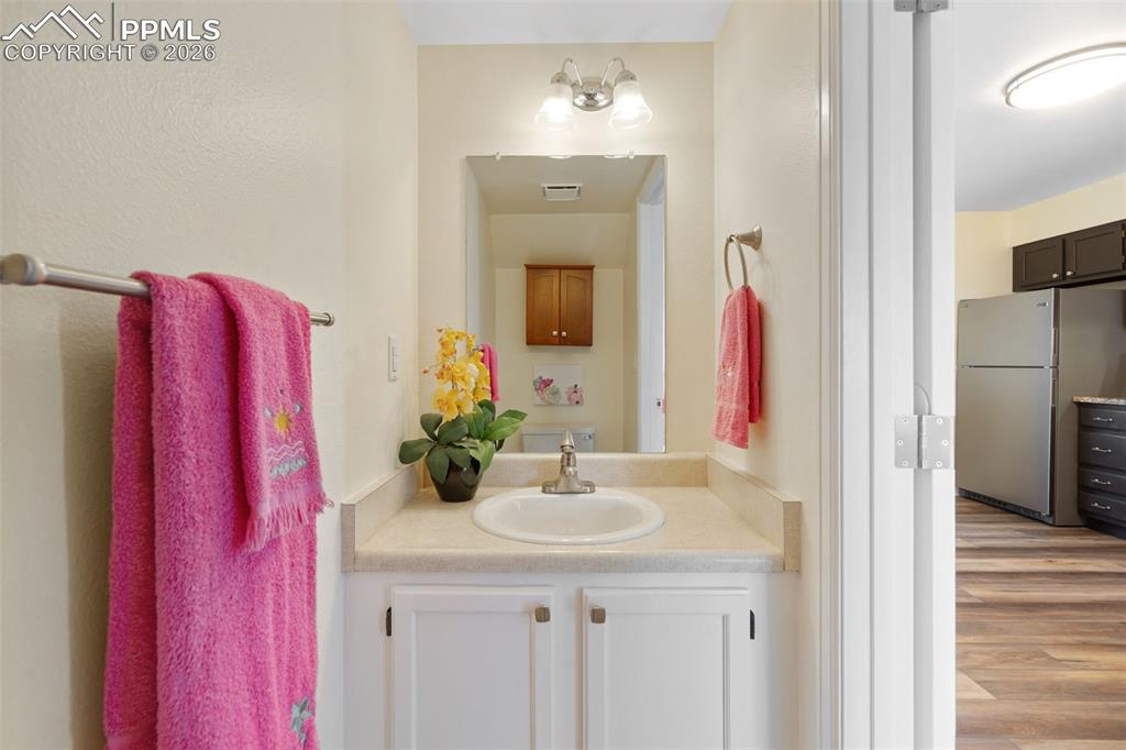 Image 14 of 26: Bathroom