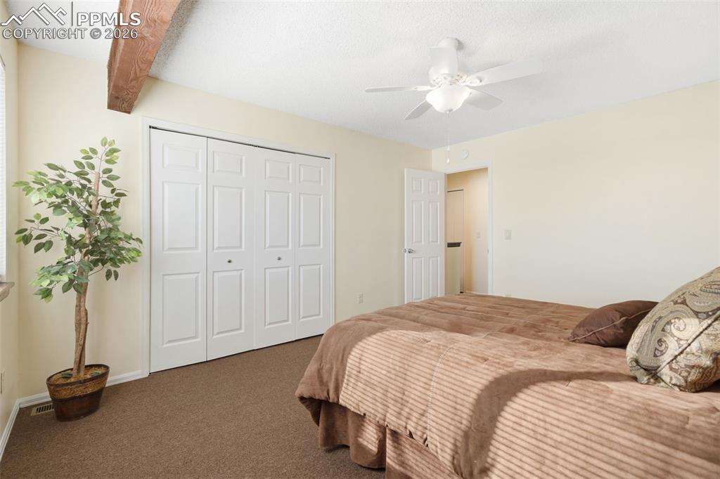 Image 19 of 26: Bedroom