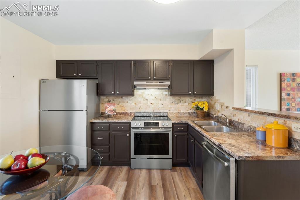 Image 8 of 26: Kitchen