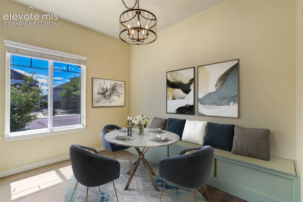 Image 11 of 40: Dining Area