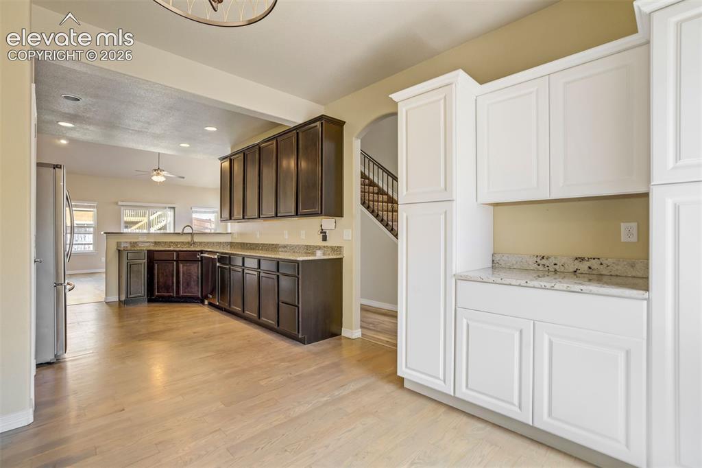 Image 13 of 40: Kitchen