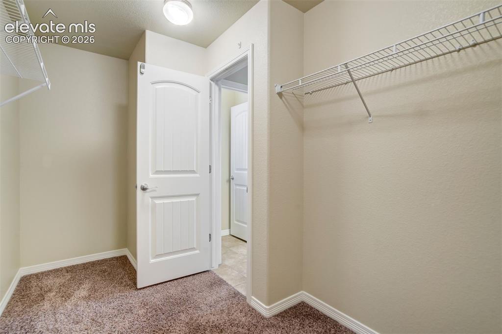 Image 21 of 40: Closet