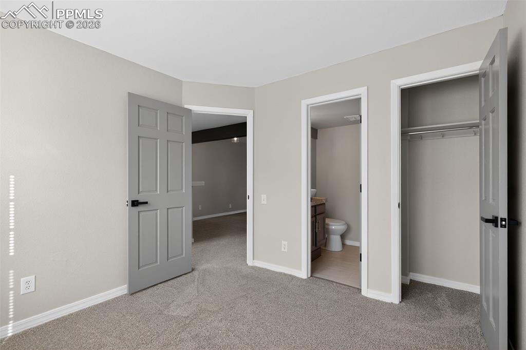 Image 17 of 31: Bedroom