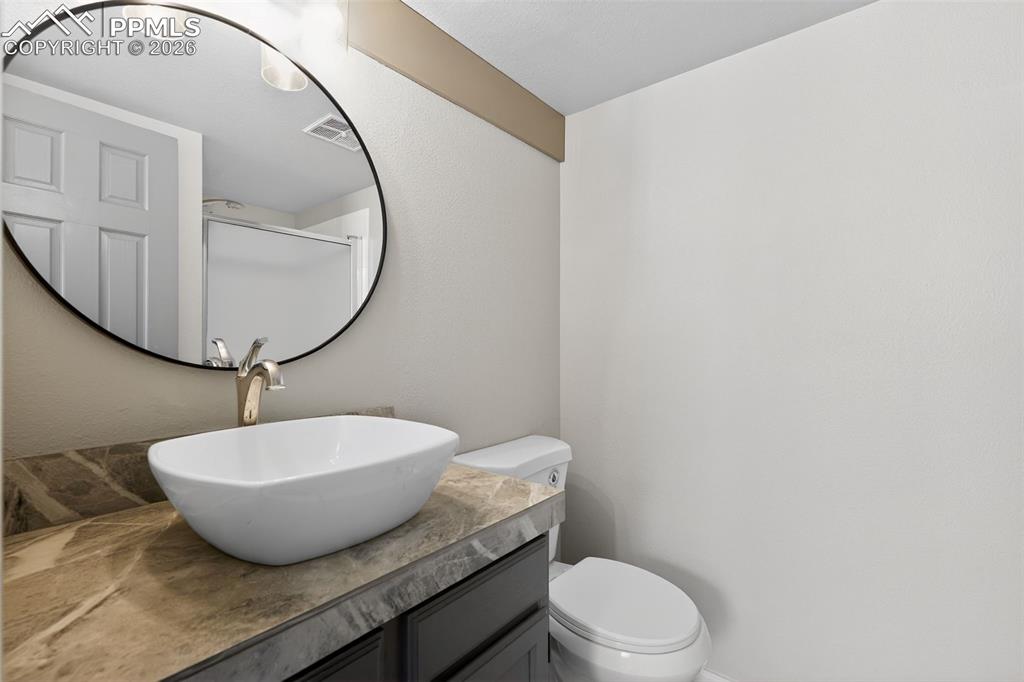 Image 19 of 31: Bathroom