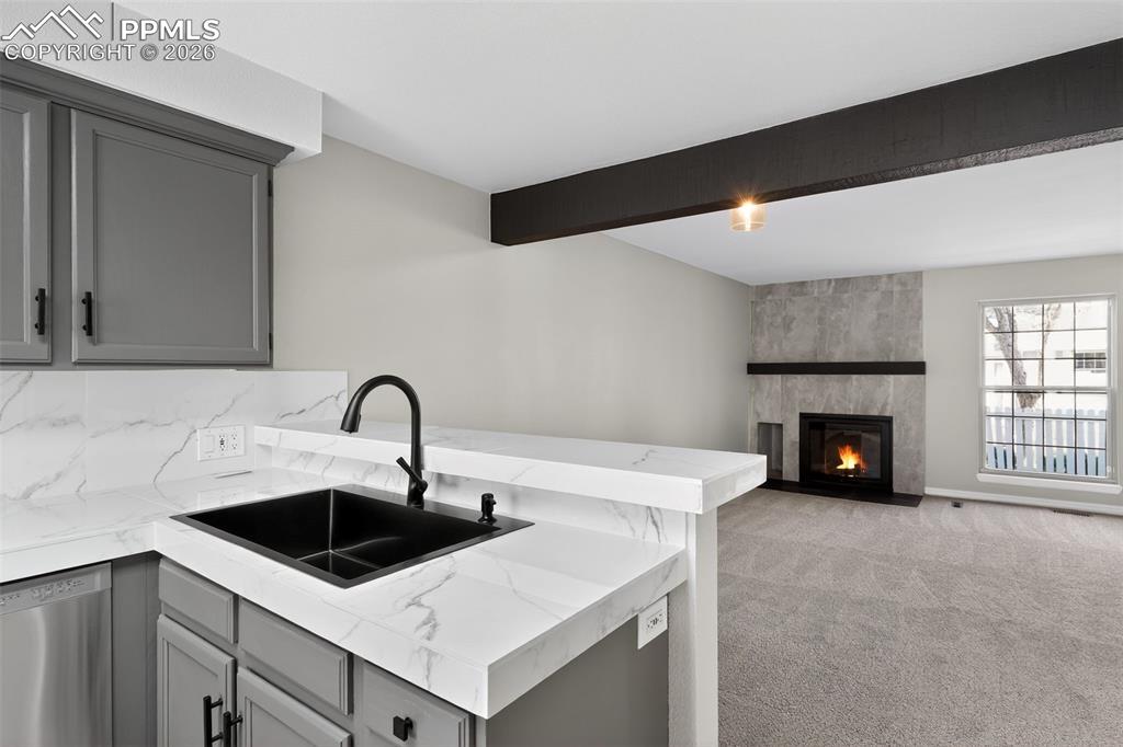 Image 5 of 31: Kitchen