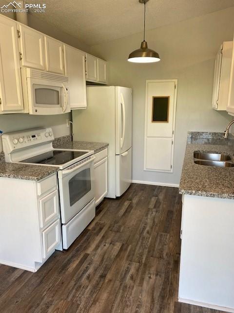 Image 6 of 19: Kitchen