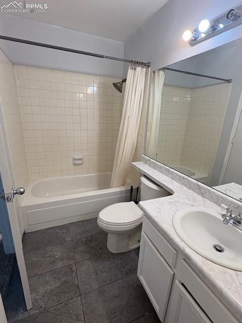 Image 9 of 19: Bathroom