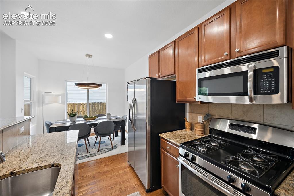 Image 13 of 46: Kitchen