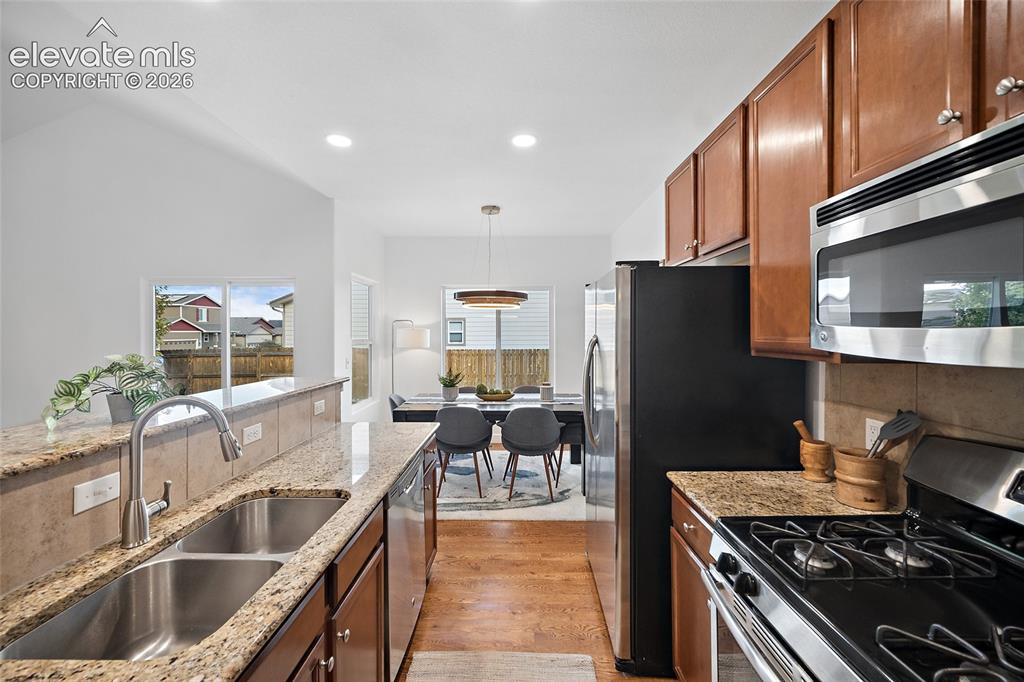 Image 15 of 46: Kitchen