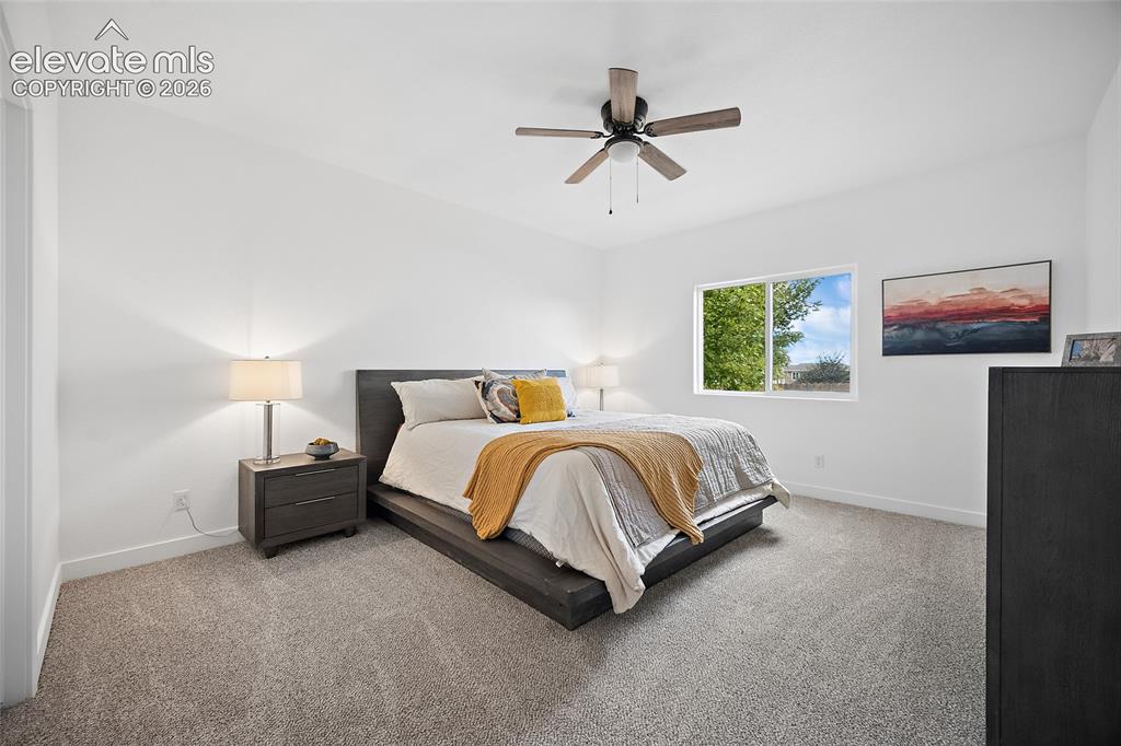 Image 18 of 46: Bedroom