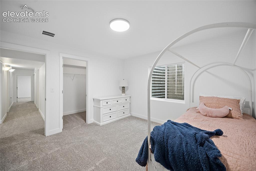 Image 31 of 46: Bedroom