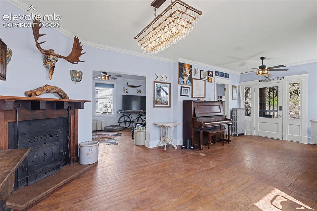 Image 12 of 43: Dining Area