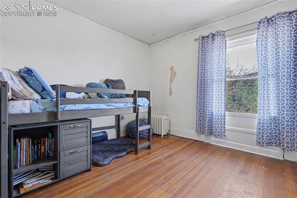 Image 31 of 46: Upper level bedroom