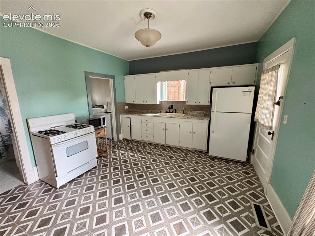 Image 32 of 43: Cottage Kitchen
