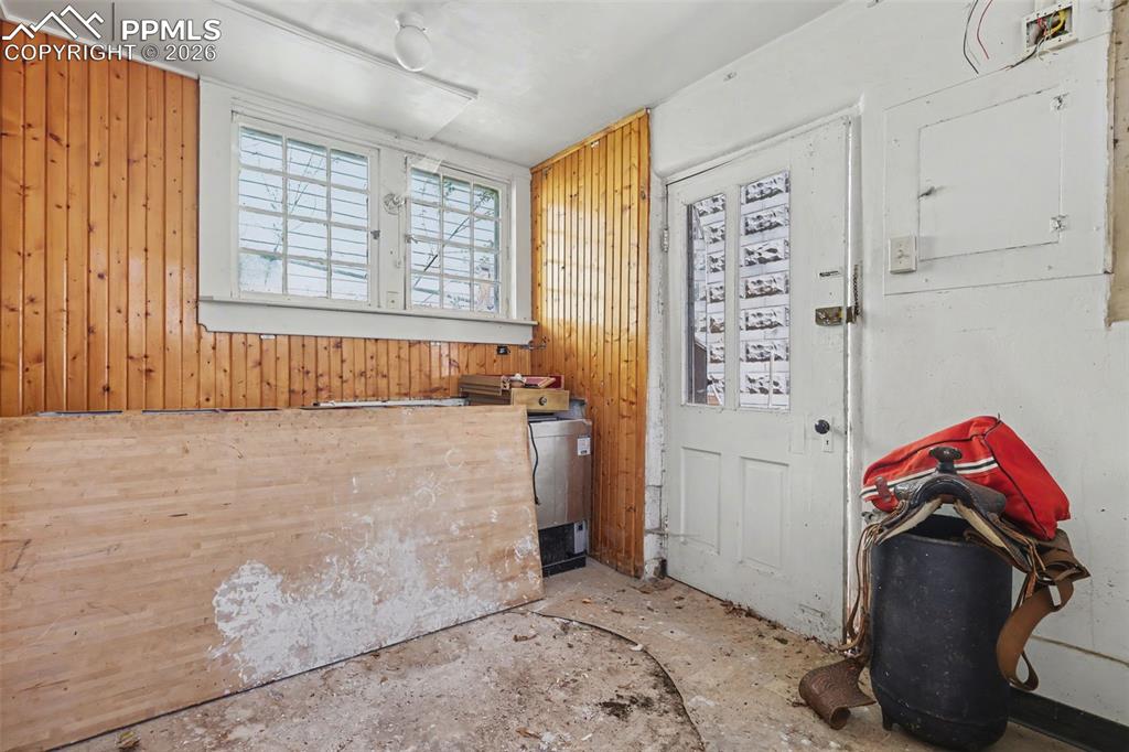 Image 37 of 46: 1/1 Studio