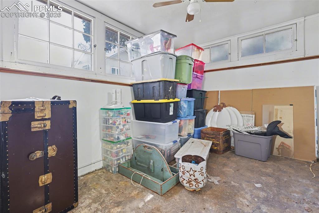 Image 38 of 46: 1/1 Studio