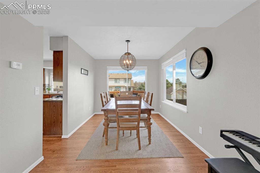 Image 10 of 39: Dining room 