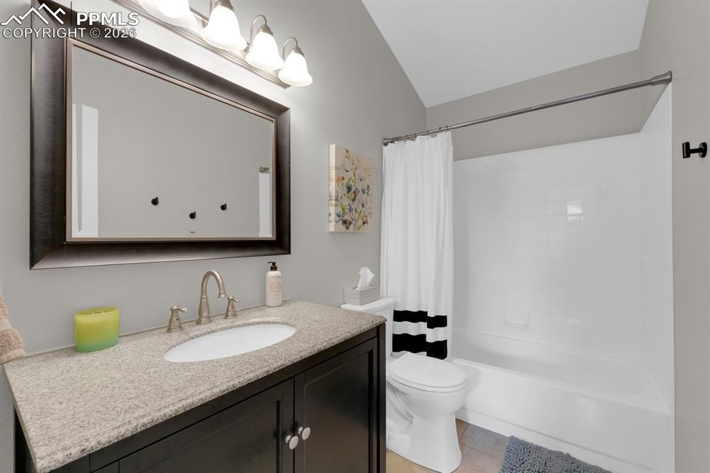 Image 25 of 39: Upper Level Bathroom