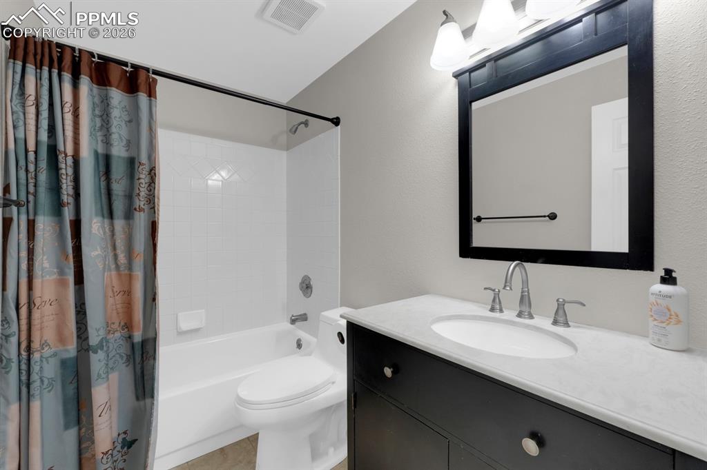 Image 30 of 39: Basement Full bath 