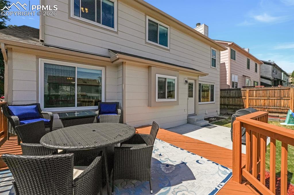 Image 33 of 39: Deck