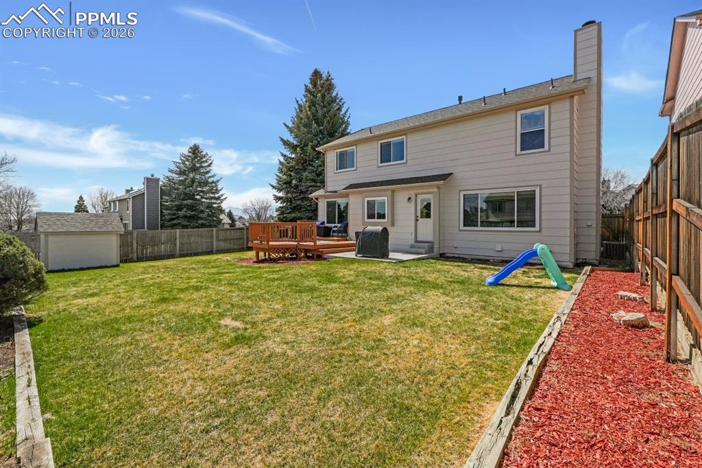 Image 5 of 39: Great yard with Mountain Views!