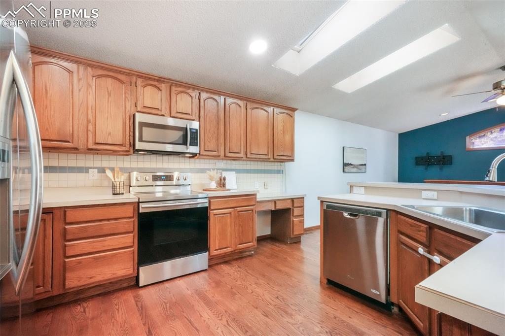 Image 12 of 50: Kitchen
