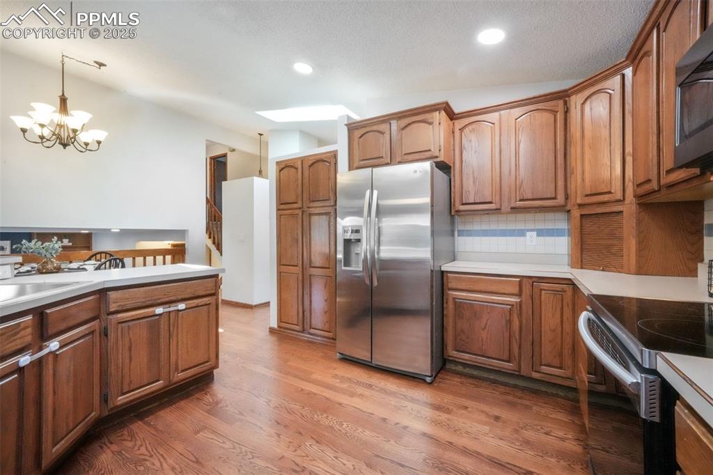Image 14 of 50: Kitchen