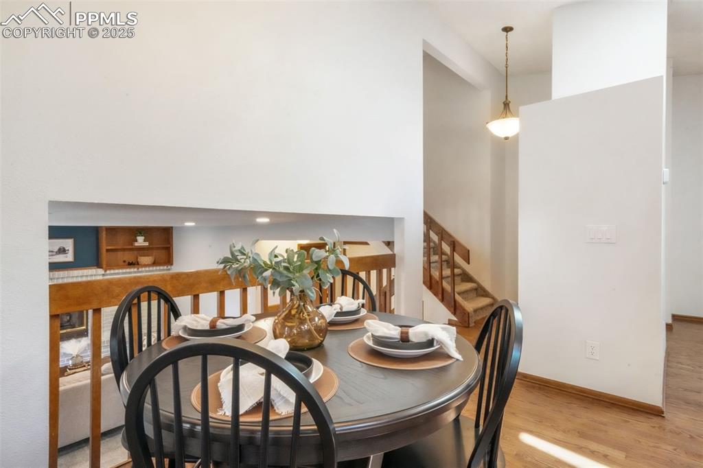 Image 8 of 50: Dining Area