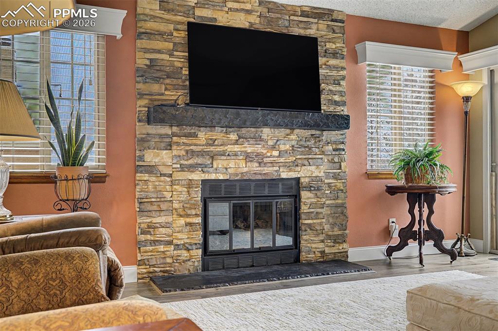 Image 11 of 50: Living Room