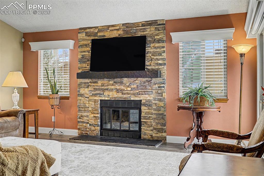 Image 13 of 50: Living Room