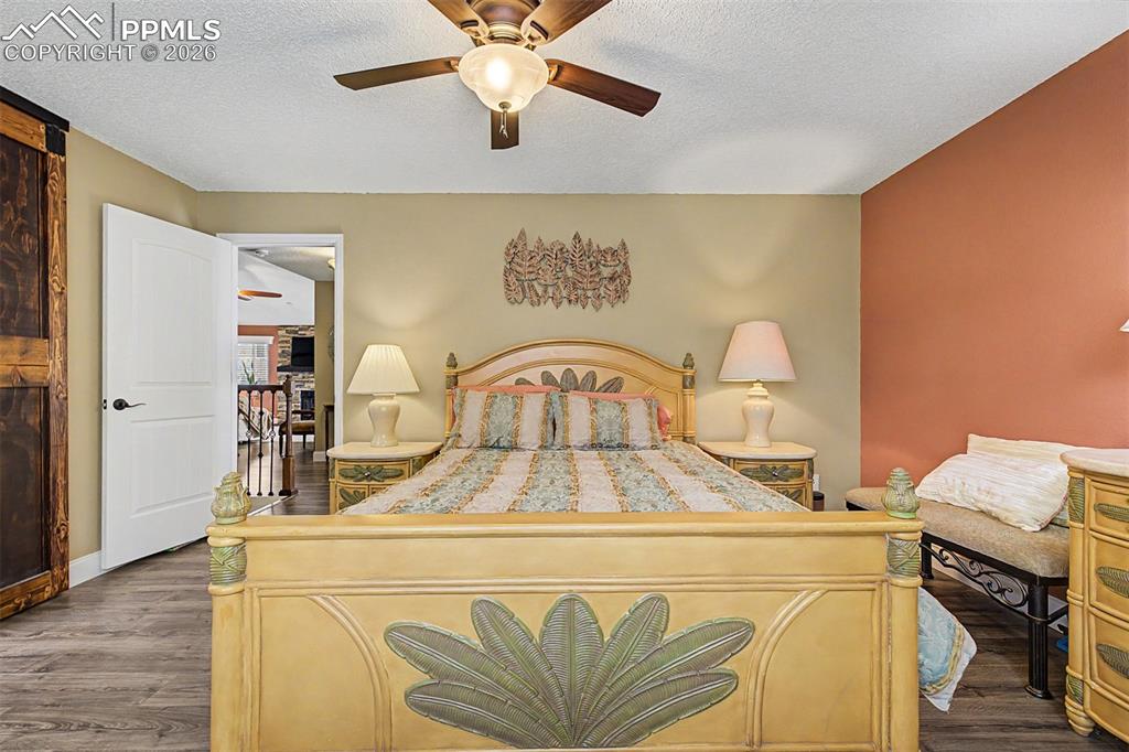 Image 27 of 50: Bedroom