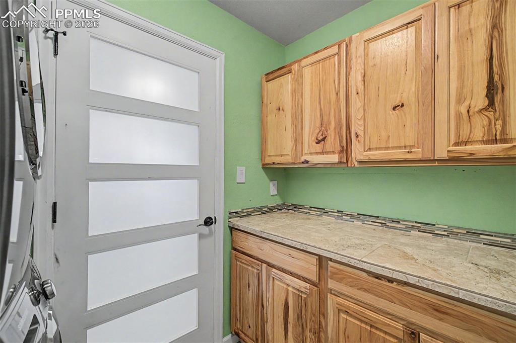 Image 37 of 50: Laundry