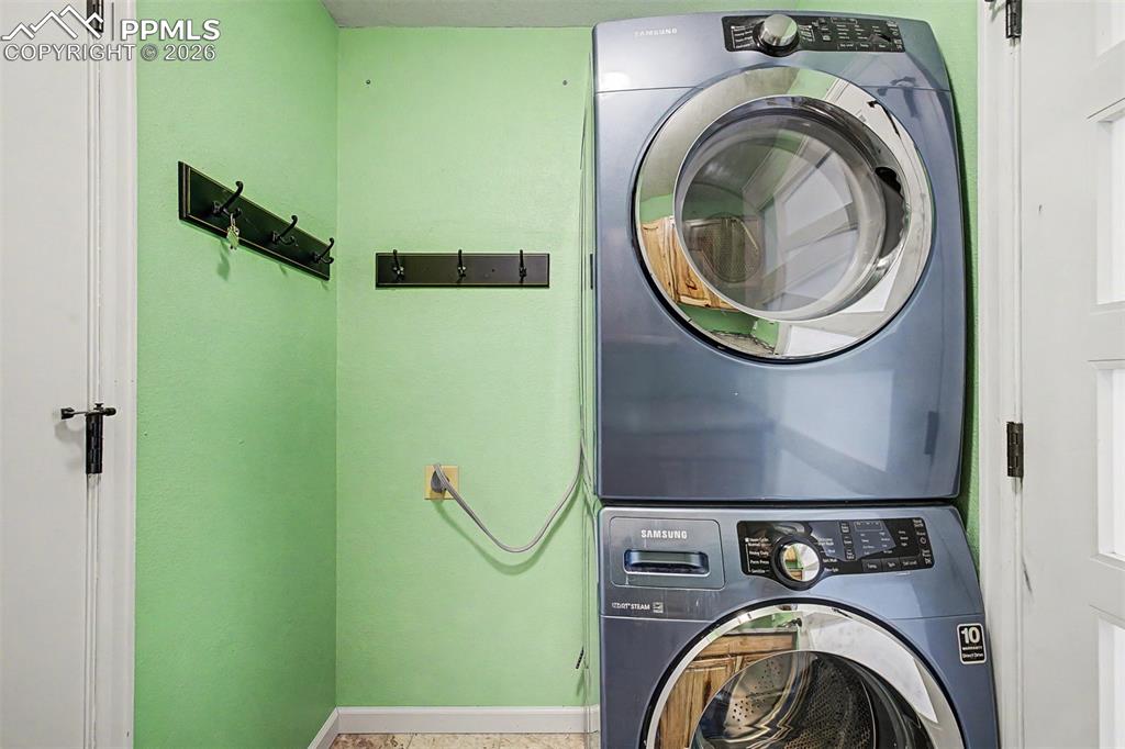 Image 38 of 50: Laundry