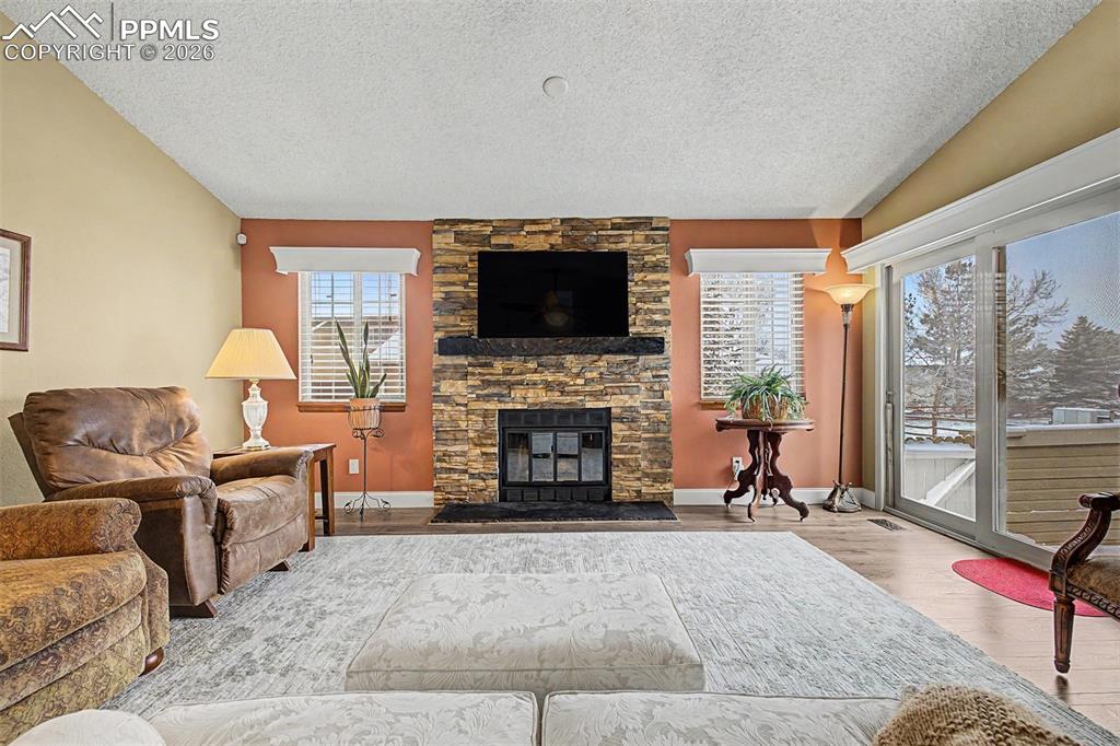 Image 9 of 50: Living Room