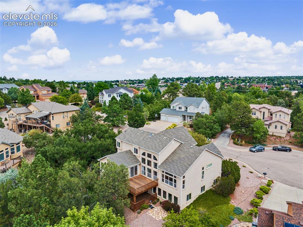 Image 40 of 50: Located in Highly Sought After University Park!