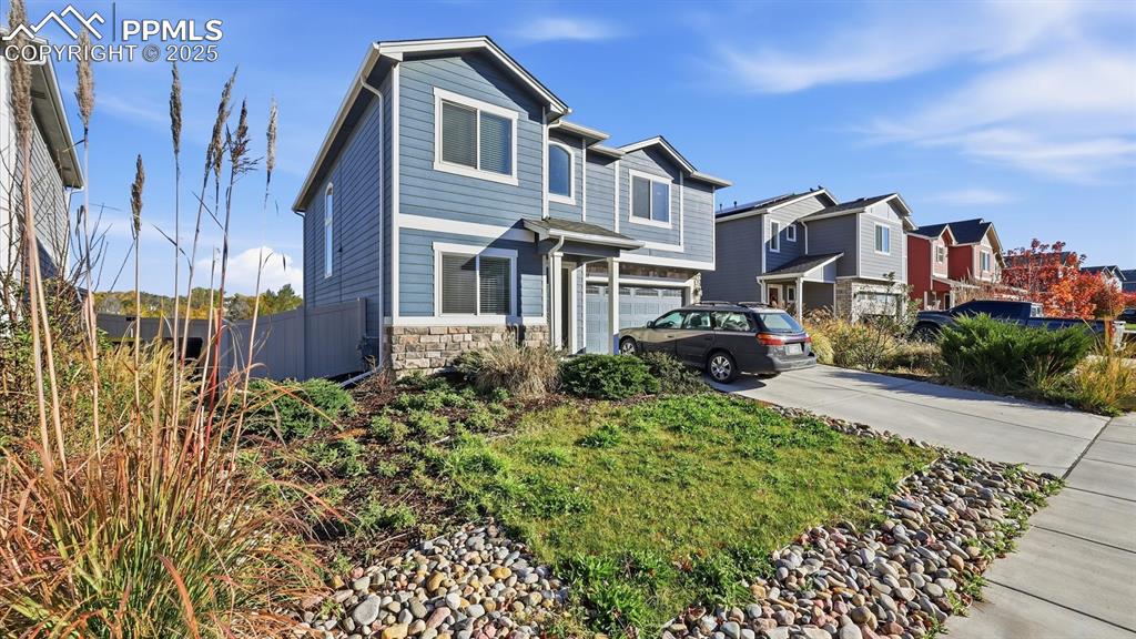 Image 5 of 36: Low maintenance landscaping.