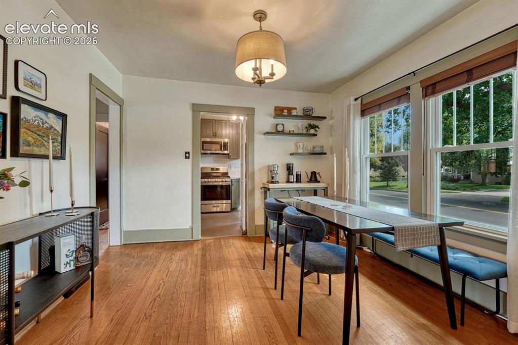 Image 12 of 49: Dining Area