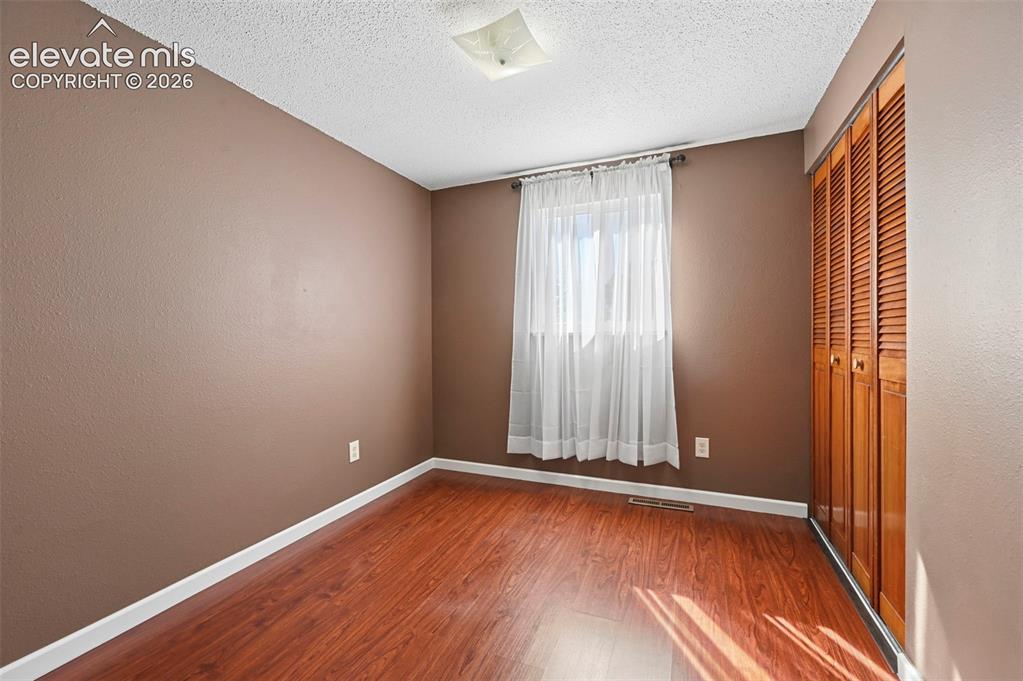 Image 15 of 34: Bedroom