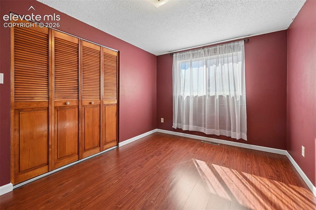 Image 17 of 34: Bedroom
