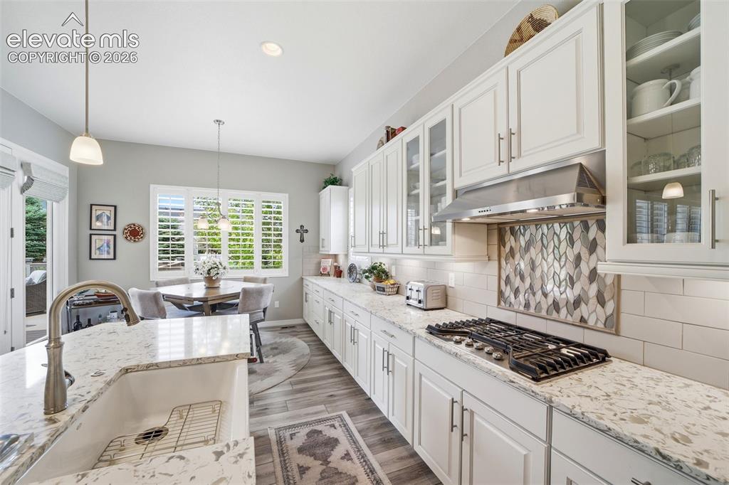 Image 15 of 46: Kitchen