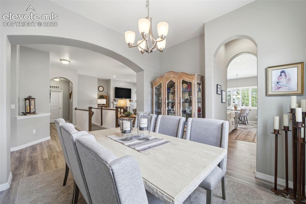 Image 17 of 46: Dining Area