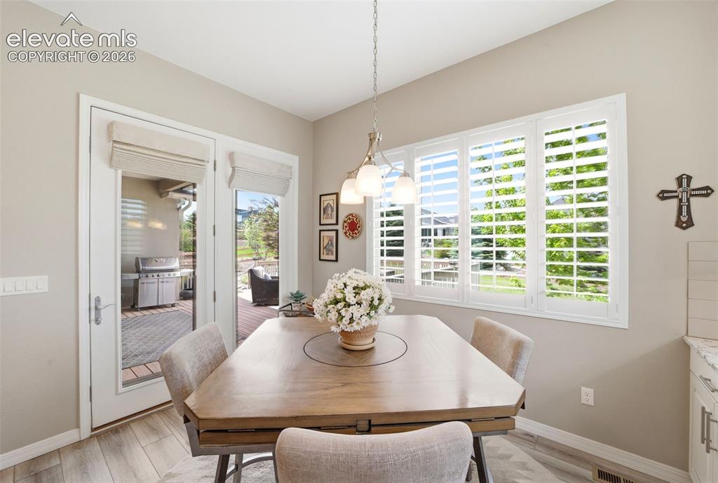 Image 18 of 46: Dining Area