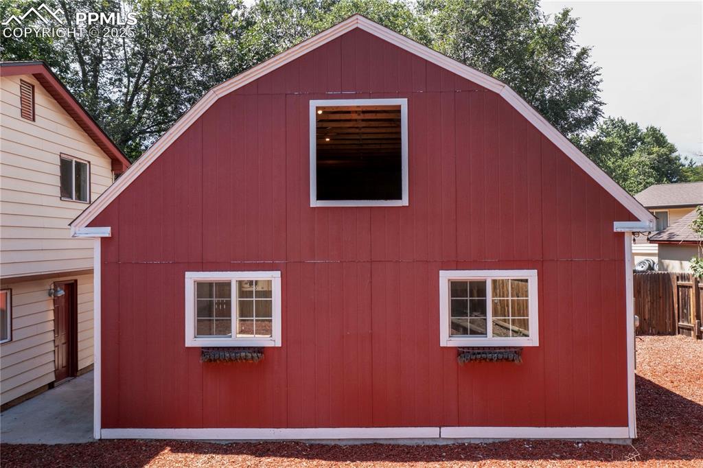 Image 41 of 50: View of outbuilding