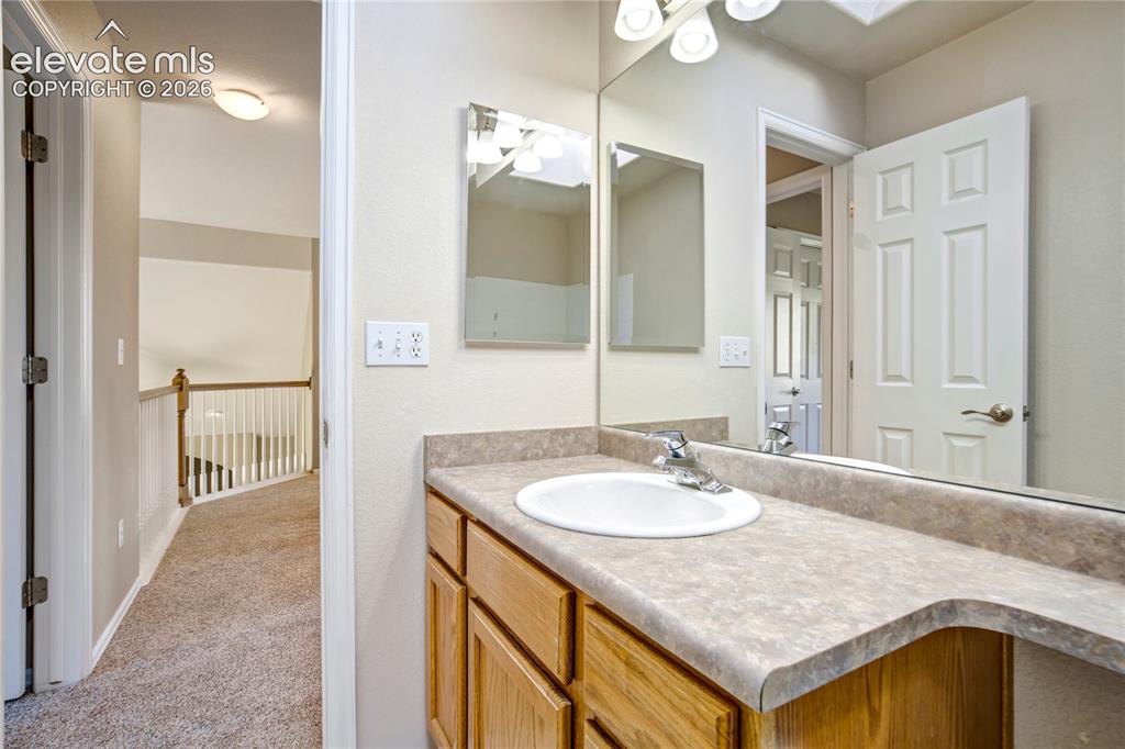 Image 32 of 48: Bathroom