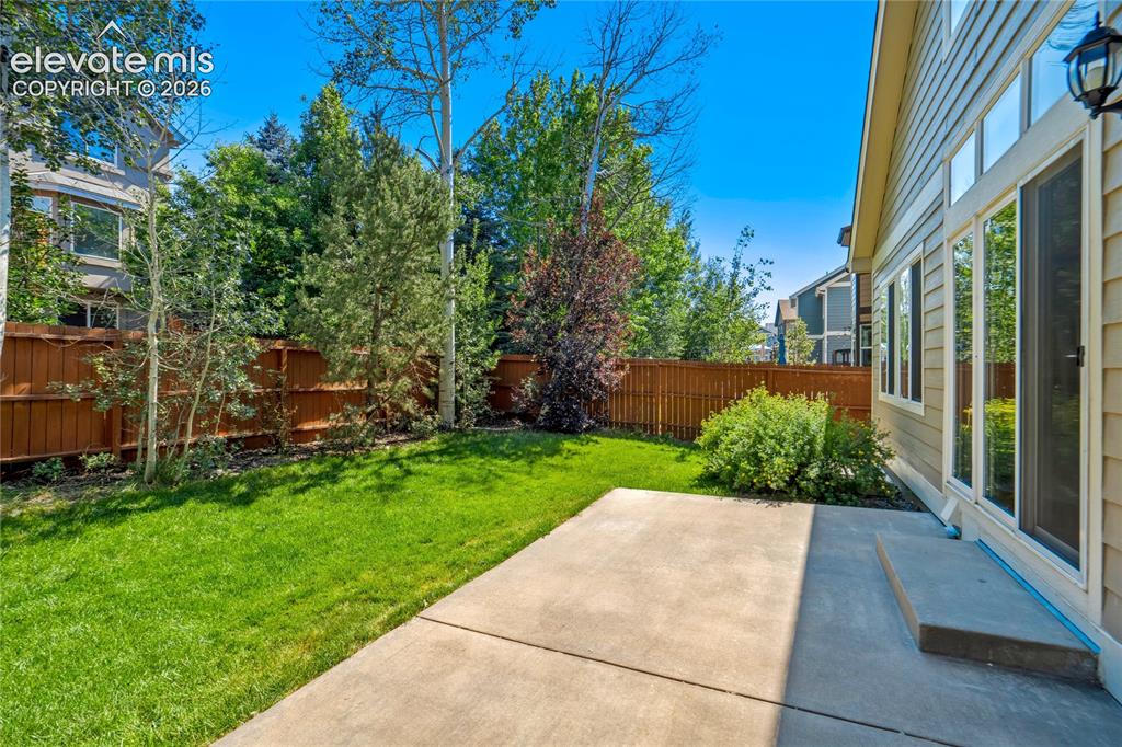 Image 41 of 48: Yard