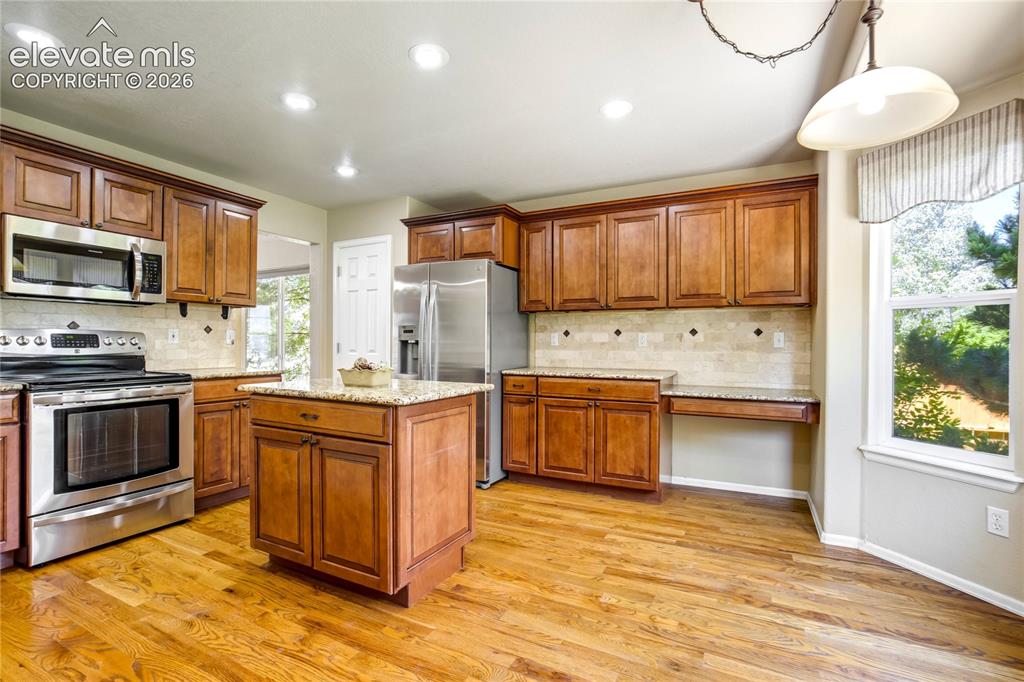 Image 9 of 48: Kitchen