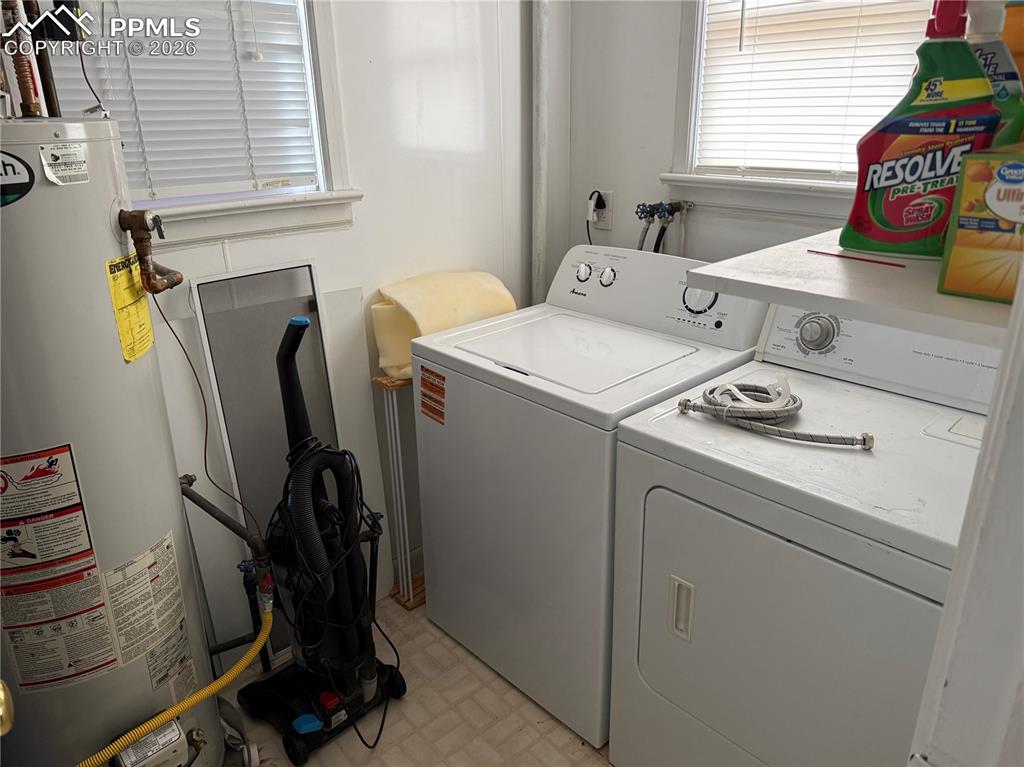 Image 10 of 24: Upstairs Laundry